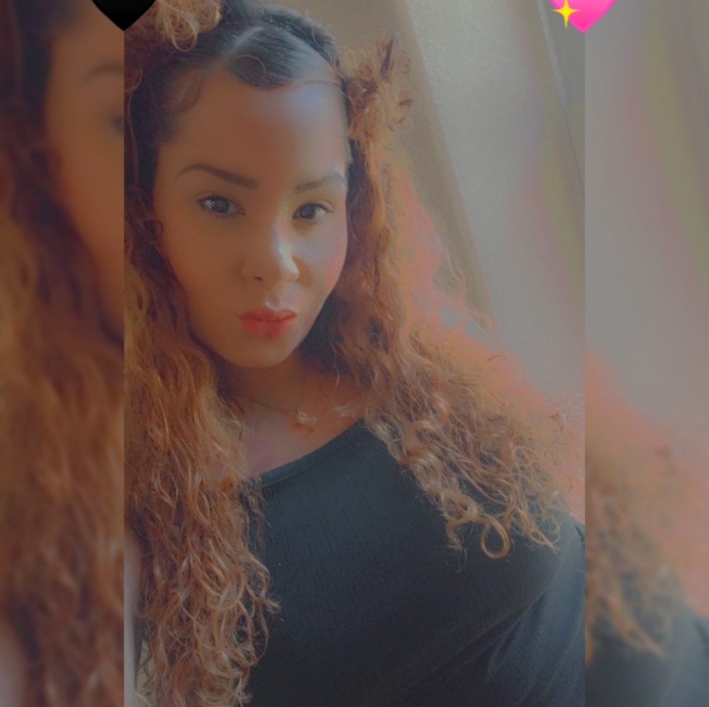 Meet your Posher, Desiree